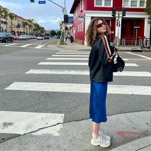 I’m back with a closet clean out! I’m moving and selling a bunch of clothes!